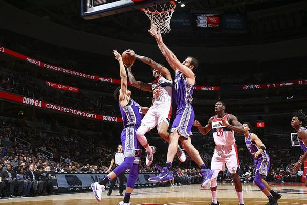 国际米兰vs科莫：劳塔罗-马丁内斯、恰尔汗奥卢首发，莫拉塔、尼科-帕斯出战（国际米兰迎战科莫：劳塔罗、恰尔汗奥卢先发，莫拉塔与尼科·帕斯出场）