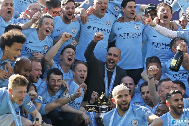 世界杯预热海报里没有C罗遭质疑，FIFA删除原海报改“怀旧”（预热海报未见C罗惹质疑，FIFA删原图改发怀旧版）