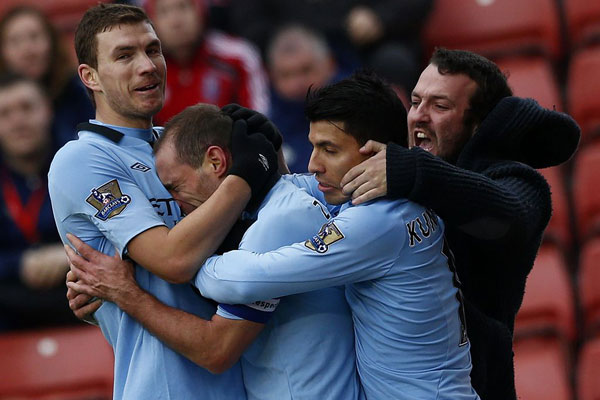 罗克从巴萨外租至巴甲，身价暴涨，现为巴甲最高，状态回升，成功摆脱困境。（巴萨外租罗克赴巴甲，身价跃升联赛第一，状态回暖摆脱低迷）