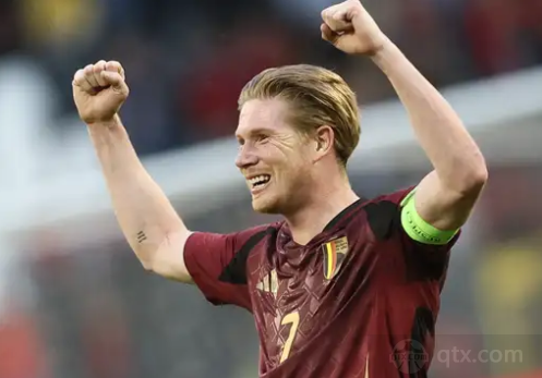 湖人詹姆斯关键三分锁定胜利（詹姆斯命中关键三分助湖人锁定胜局）