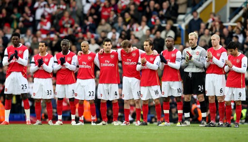 传承足球明星联赛“川辽对决”再现甲A经典，“四川雄起”唤起一代球迷记忆（传承足球明星赛“川辽对决”重现甲A风云，“四川雄起”再燃一代球迷情怀）