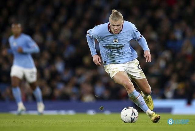 记者：除非大规模卖人，否则曼联不太可能继续追求多纳鲁马（记者称：若不大规模清洗阵容，曼联难以继续追逐多纳鲁马）